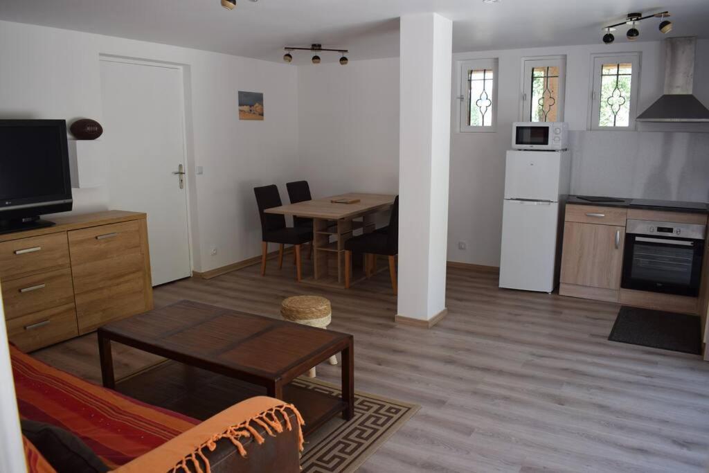 Appartement Neuf Et Independant Dans Rez-De-Villa Vallauris Bagian luar foto